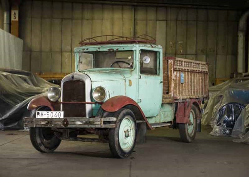 André Citroën, camion plateau C4 marron - auctions & price archive